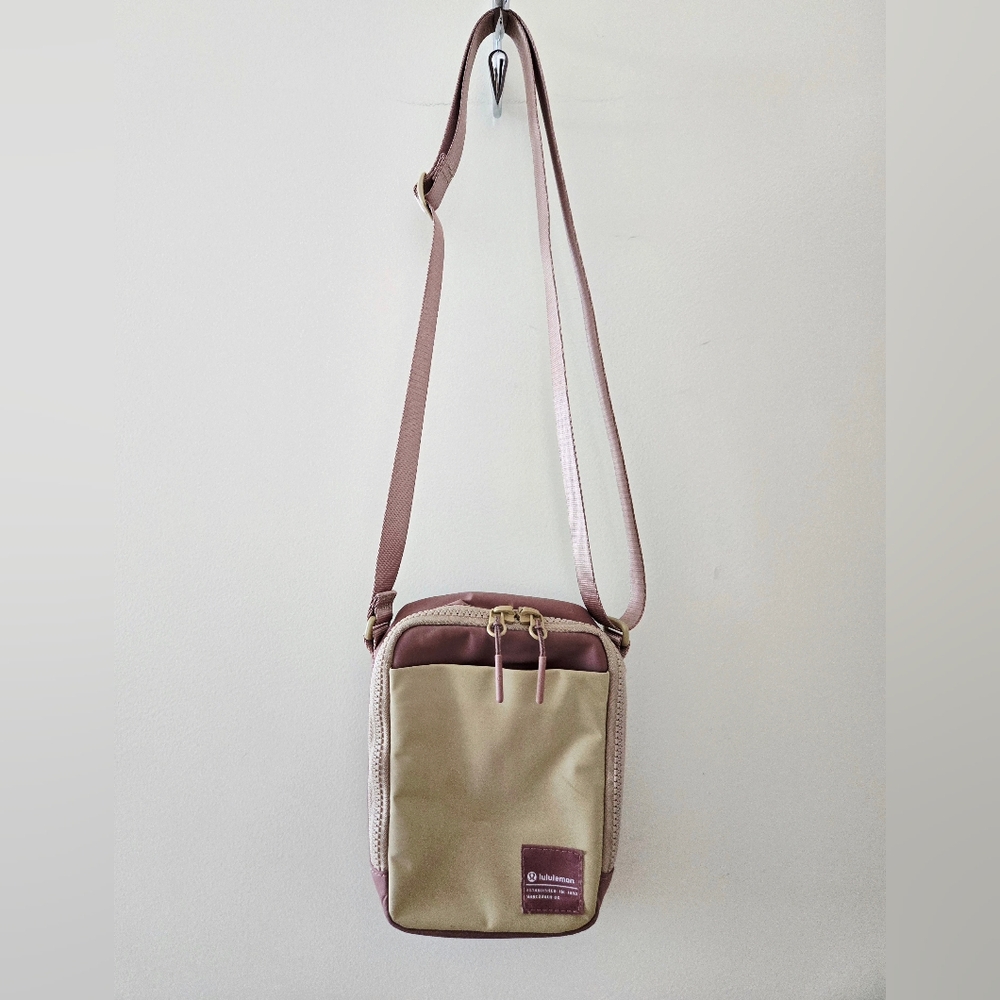 Lululemon 1.5 L Easy Access Crossbody Bag In Twighlight Rose/Trench